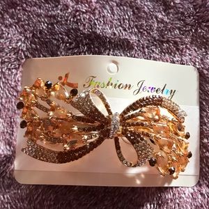 Beautiful Cristals Hair Clip . New Condition.